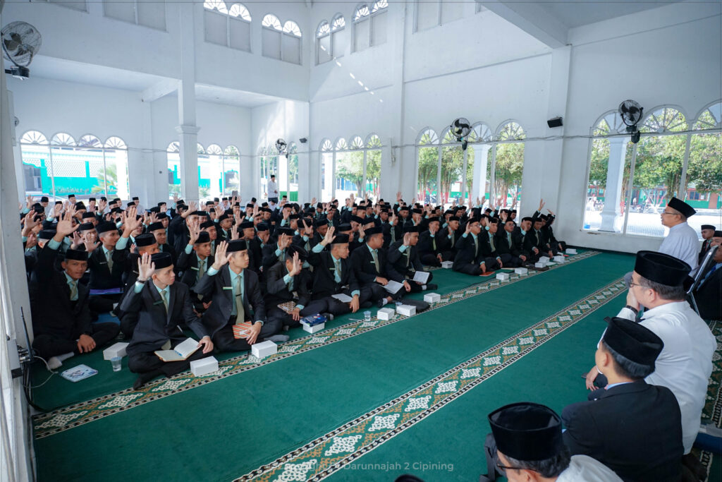 One Day, Two Pesantren, One Mission: Pengurus Organisasi Santri Darunnajah Cipining Belajar Menata Amanah Lewat Rihlah Munazh