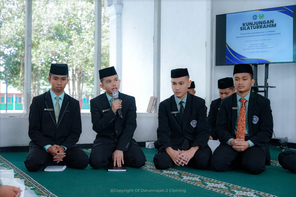 One Day, Two Pesantren, One Mission: Pengurus Organisasi Santri Darunnajah Cipining Belajar Menata Amanah Lewat Rihlah Munazh