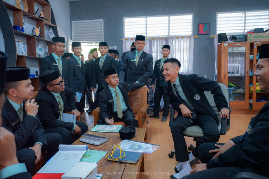 One Day, Two Pesantren, One Mission: Pengurus Organisasi Santri Darunnajah Cipining Belajar Menata Amanah Lewat Rihlah Munazh