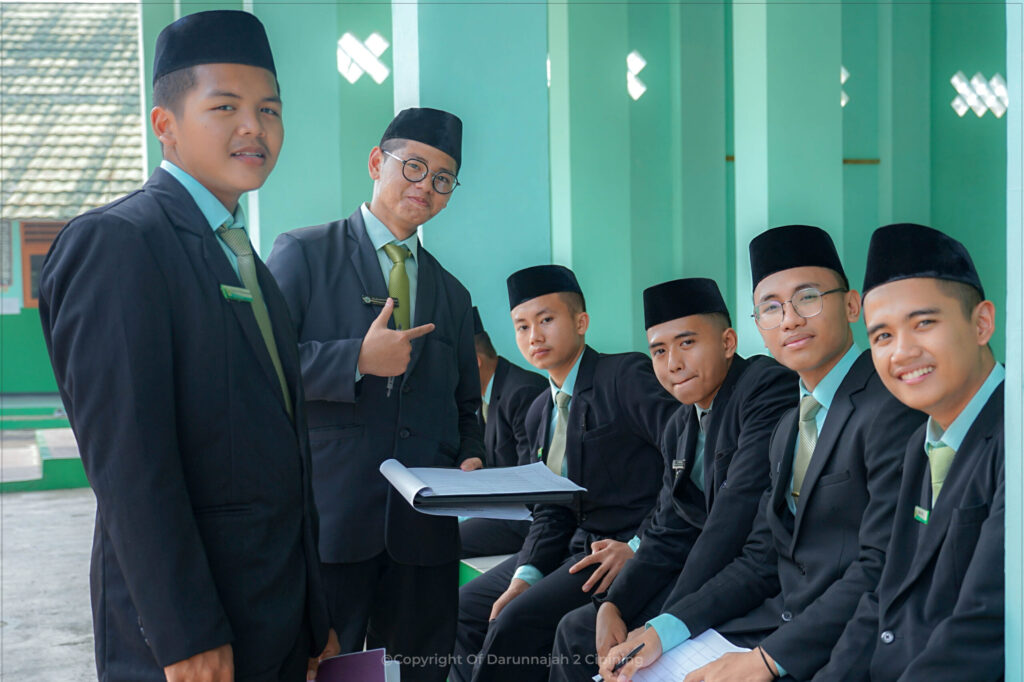 One Day, Two Pesantren, One Mission: Pengurus Organisasi Santri Darunnajah Cipining Belajar Menata Amanah Lewat Rihlah Munazh