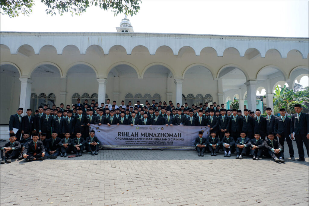 One Day, Two Pesantren, One Mission: Pengurus Organisasi Santri Darunnajah Cipining Belajar Menata Amanah Lewat Rihlah Munazh