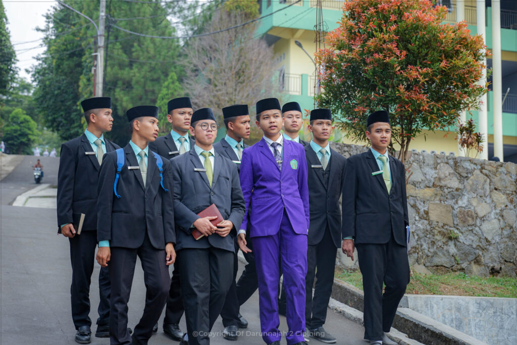 One Day, Two Pesantren, One Mission: Pengurus Organisasi Santri Darunnajah Cipining Belajar Menata Amanah Lewat Rihlah Munazh