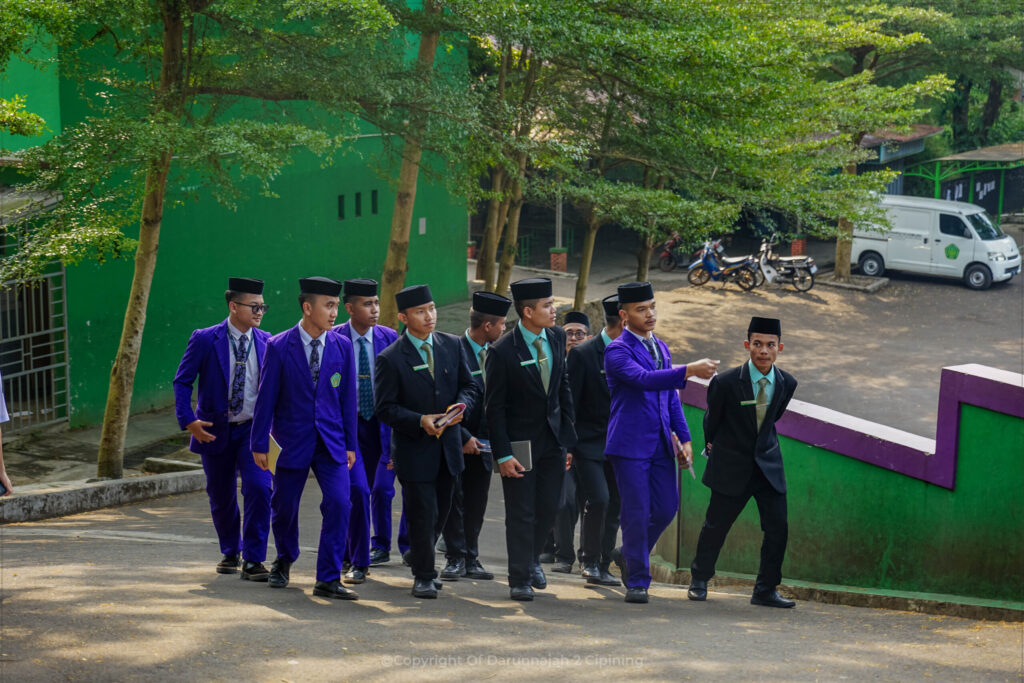 One Day, Two Pesantren, One Mission: Pengurus Organisasi Santri Darunnajah Cipining Belajar Menata Amanah Lewat Rihlah Munazh