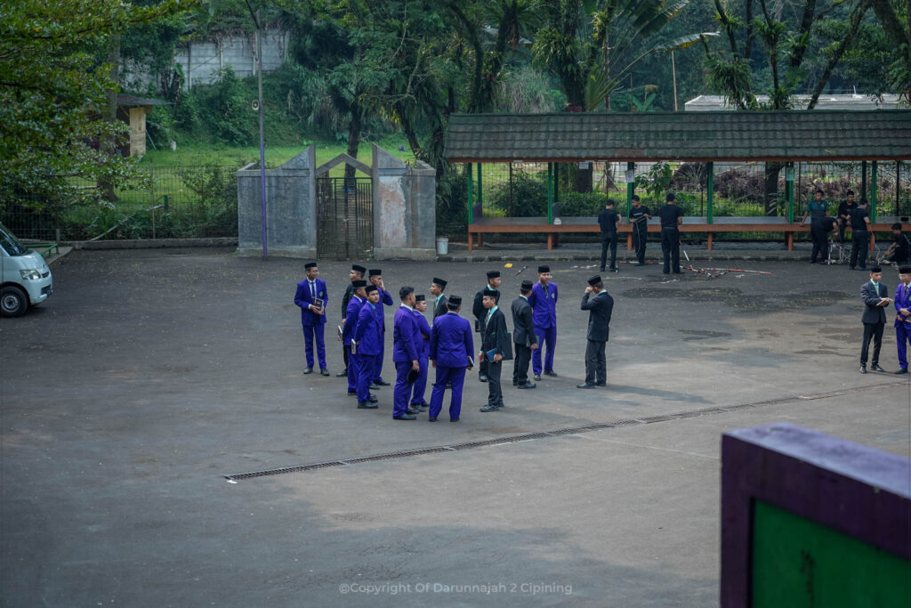 One Day, Two Pesantren, One Mission: Pengurus Organisasi Santri Darunnajah Cipining Belajar Menata Amanah Lewat Rihlah Munazh
