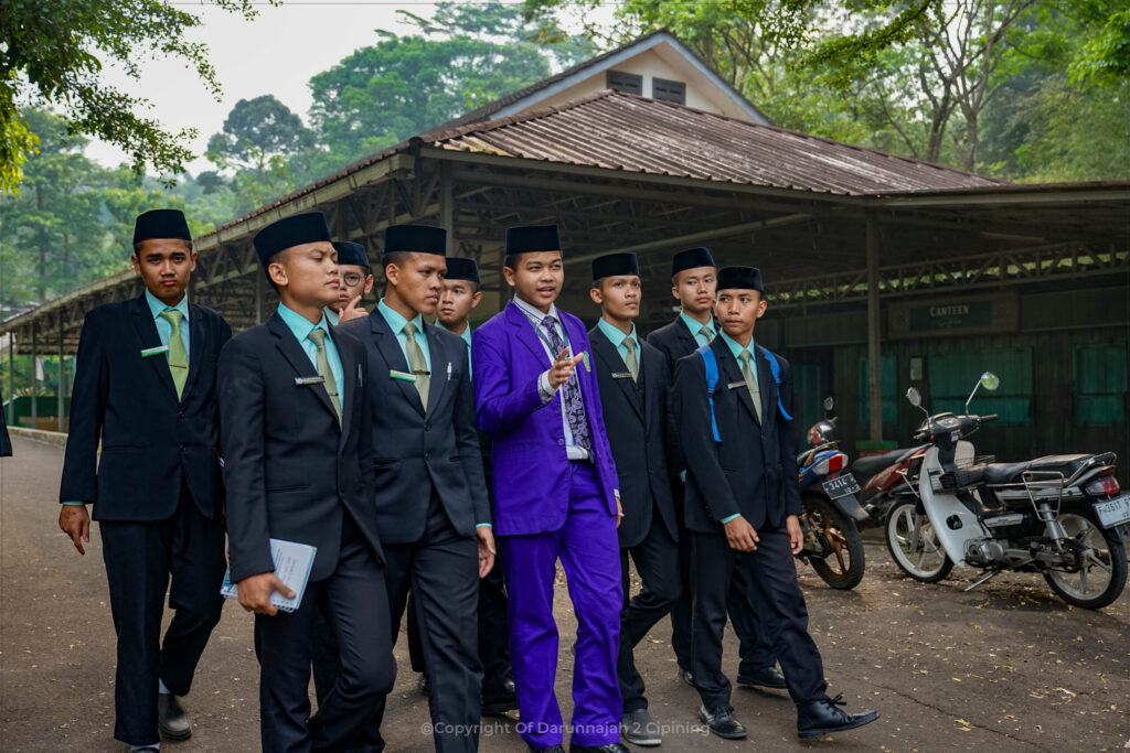 One Day, Two Pesantren, One Mission: Pengurus Organisasi Santri Darunnajah Cipining Belajar Menata Amanah Lewat Rihlah Munazh