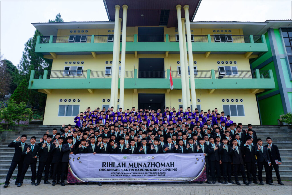 One Day, Two Pesantren, One Mission: Pengurus Organisasi Santri Darunnajah Cipining Belajar Menata Amanah Lewat Rihlah Munazh