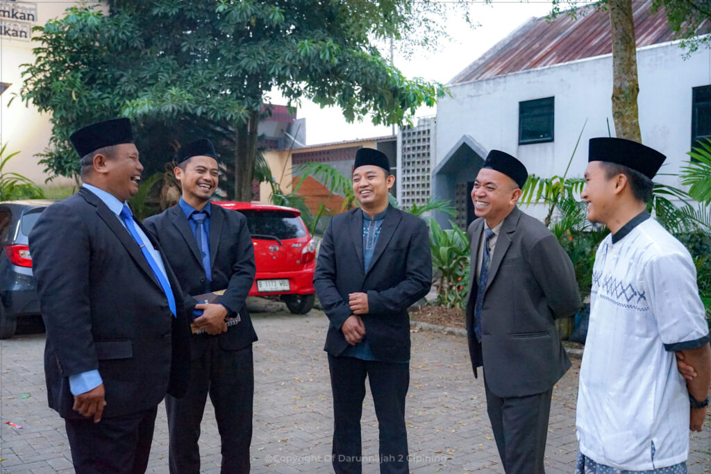 One Day, Two Pesantren, One Mission: Pengurus Organisasi Santri Darunnajah Cipining Belajar Menata Amanah Lewat Rihlah Munazh