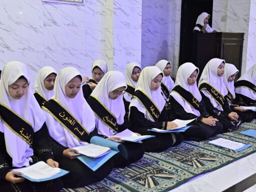 Ketika Satu Komando Menggerakkan Ratusan Santriwati: Tengkomando OSPM Bergema di Aula Fathan Mubina