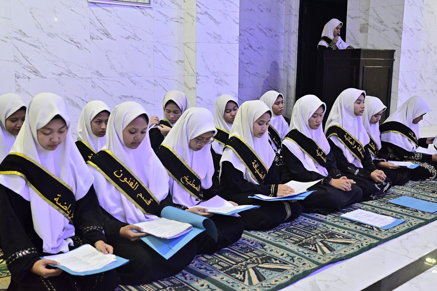 Ketika Satu Komando Menggerakkan Ratusan Santriwati: Tengkomando OSPM Bergema di Aula Fathan Mubina