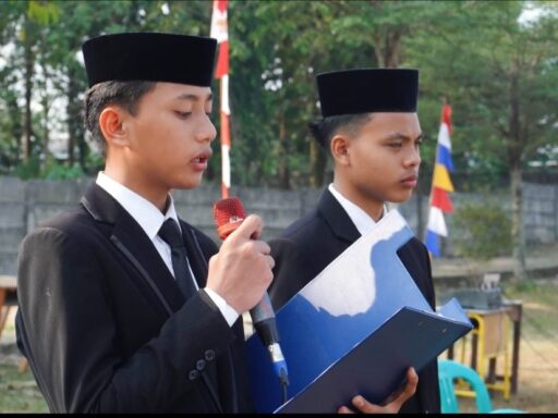 ingkai Kebersamaan di Pesantren: Santri Tumpah Ruah Meriahkan Lomba 17-an