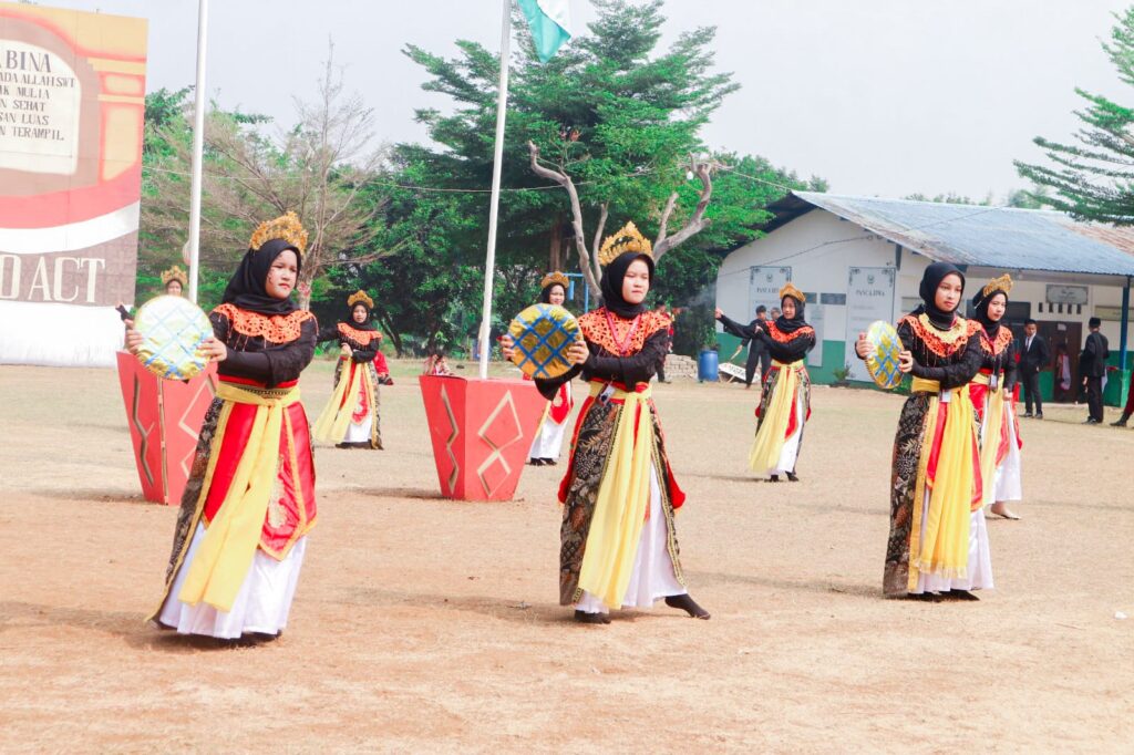 Puncak Pekan Perkenalan: Megobarkan Semangat dan Karya Seni di Poseka
