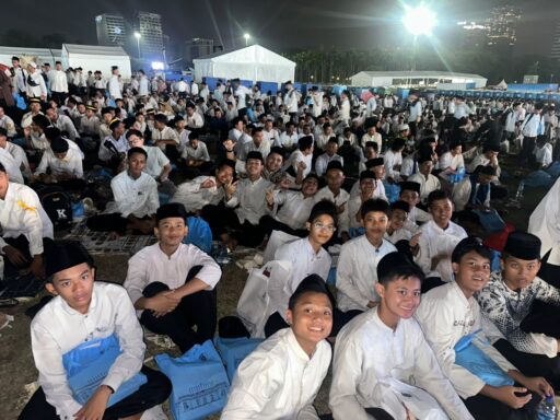 Ratusan Santri Darunnajah Ikuti Dzikir, Doa, dan Sholawat Kebangsaan di Monas