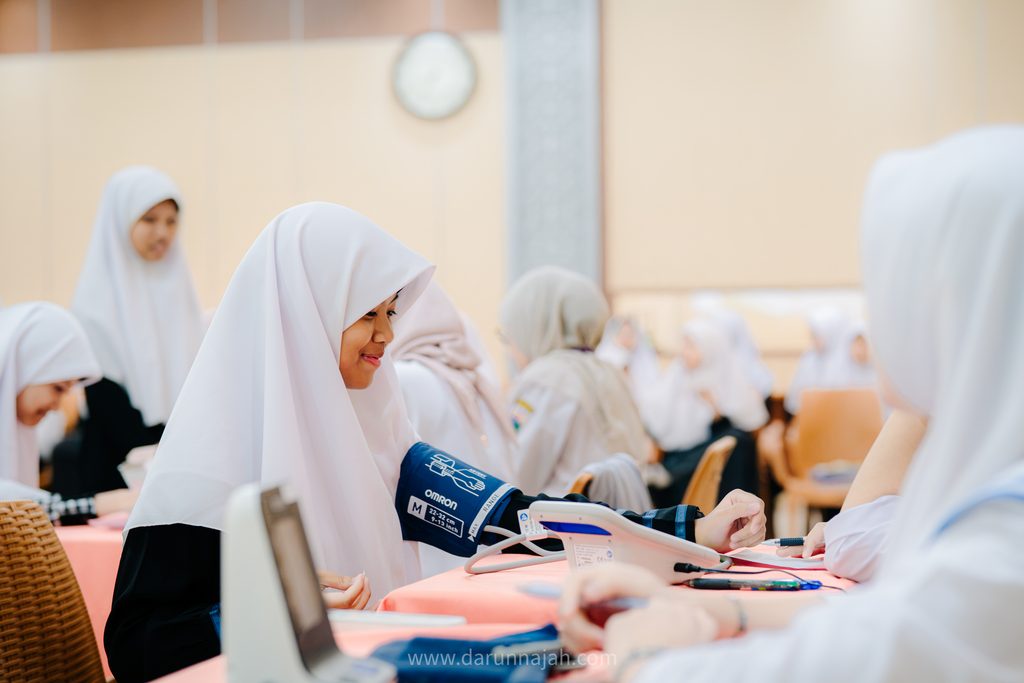 Pemeriksaan Kesehatan Santri MTs Darunnajah Bersama Puskesmas Pesanggrahan