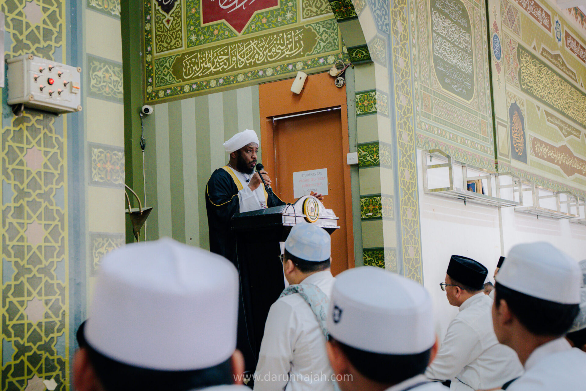 Terjemahan Khutbah Jumat Syekh Wadlhah Khidr, Imam dan Khatib asal Qatar