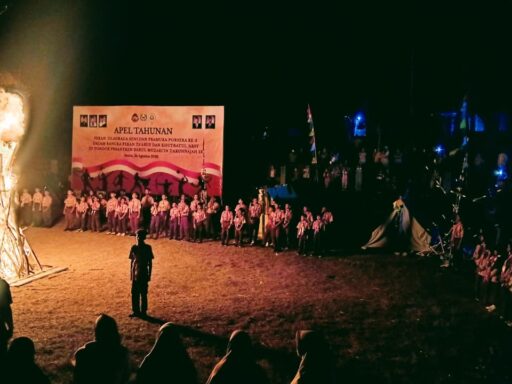 Semangat Membara! Kak Rusmayadi, S.Pd.I Resmi Buka Malam Api Unggun Perkhutsy Ke-2 Pesantren Darul Muzari’in Darunnajah 23