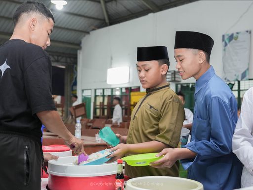 Budaya Antre dan Kemandirian, Pelajaran Hidup dari Sebuah Barisan