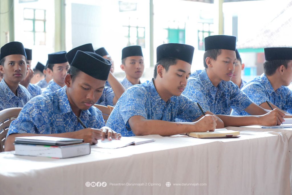 Sebulan Menuju Tiga Karya: Santri Belajar Mengikat Ilmu