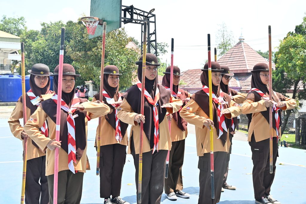 Perlombaan Perkhutsy : Saat Alam Menjadi Guru Terbaik Santriwati