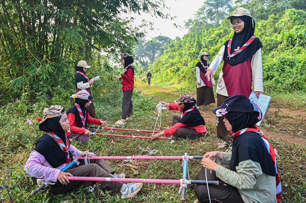 Perlombaan Perkhutsy : Saat Alam Menjadi Guru Terbaik Santriwati