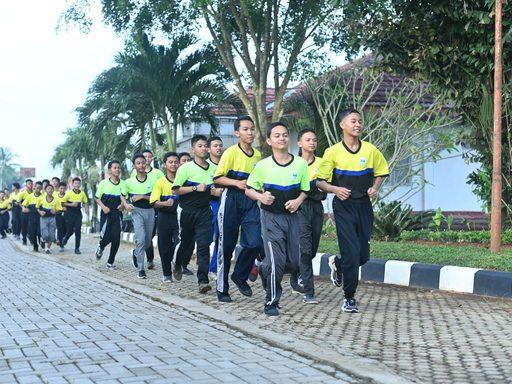 Lari Pagi: Investasi Sehat Santri Sebelum Matahari Naik