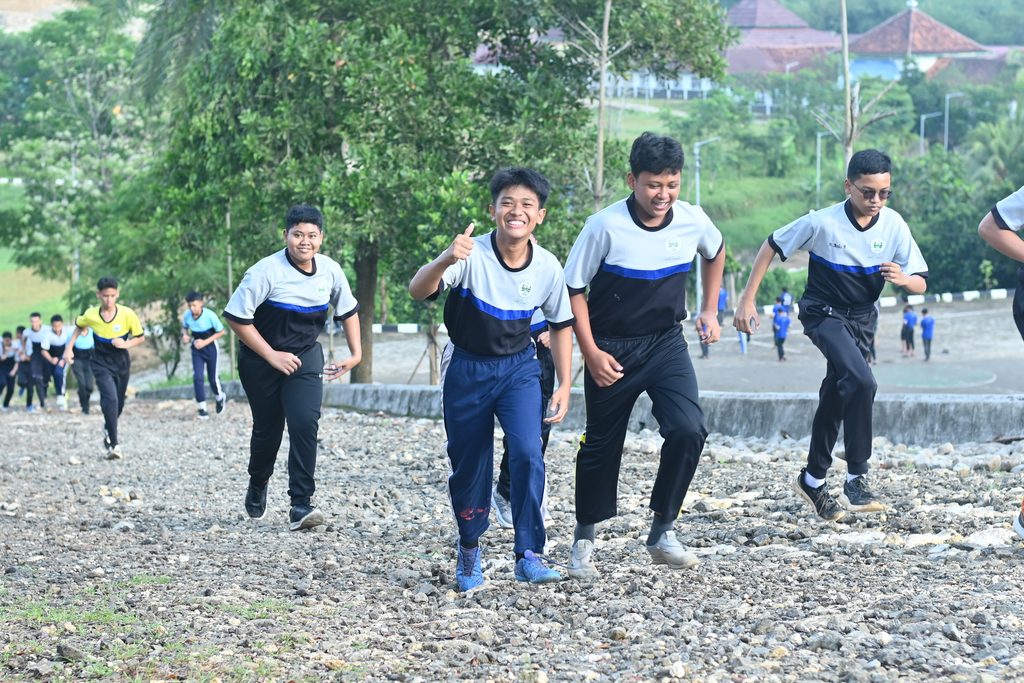 Lari Pagi: Investasi Sehat Santri Sebelum Matahari Naik