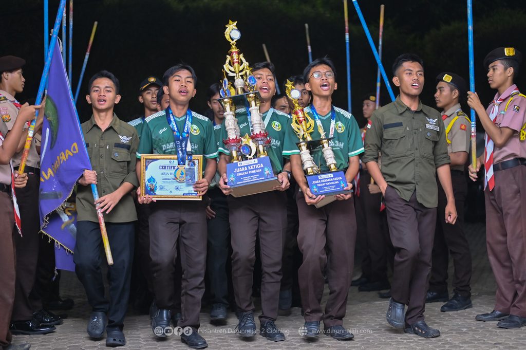 Penyambutan Kontingent Darunnajah 2 cipining yang telah meraih <a href=
