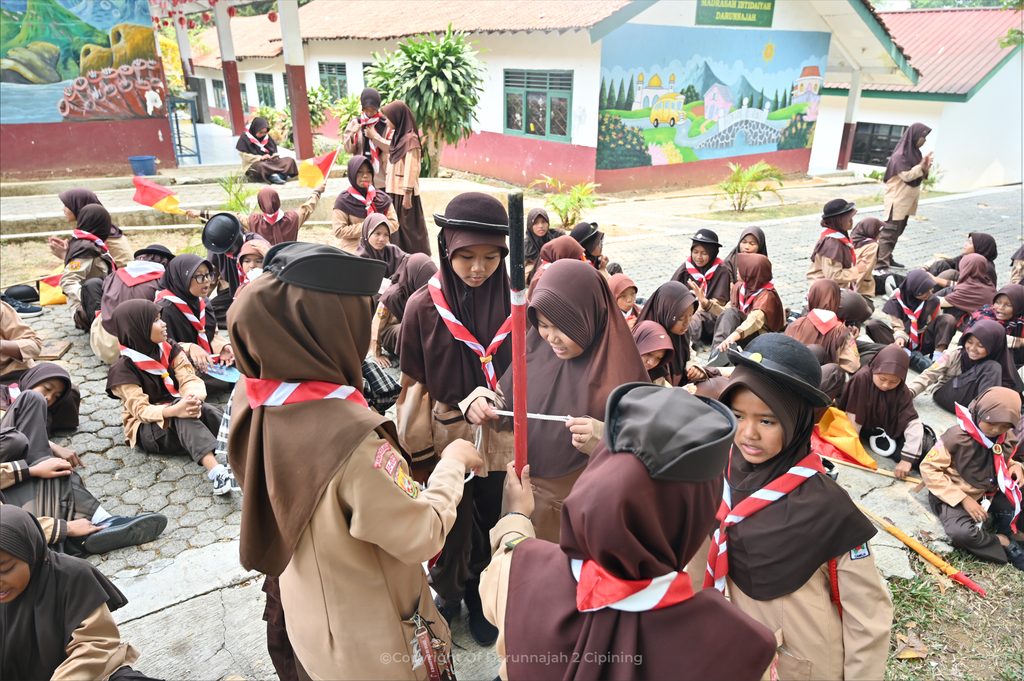 Berkemah Sambil Belajar, Siswa MI Temukan Arti Kebersamaan