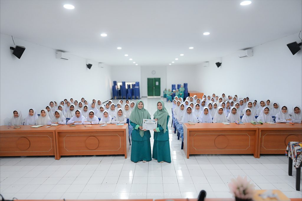 Menulis Kisah Diri, Santriwati Belajar Membaca Jejak Hidupnya