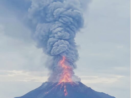Gubernur DKI Jakarta Memperpanjangkan Pembelajaran Jarak Jauh (PJJ) Akibat Abu Vulkanik Erupsi Gunung Krakatau