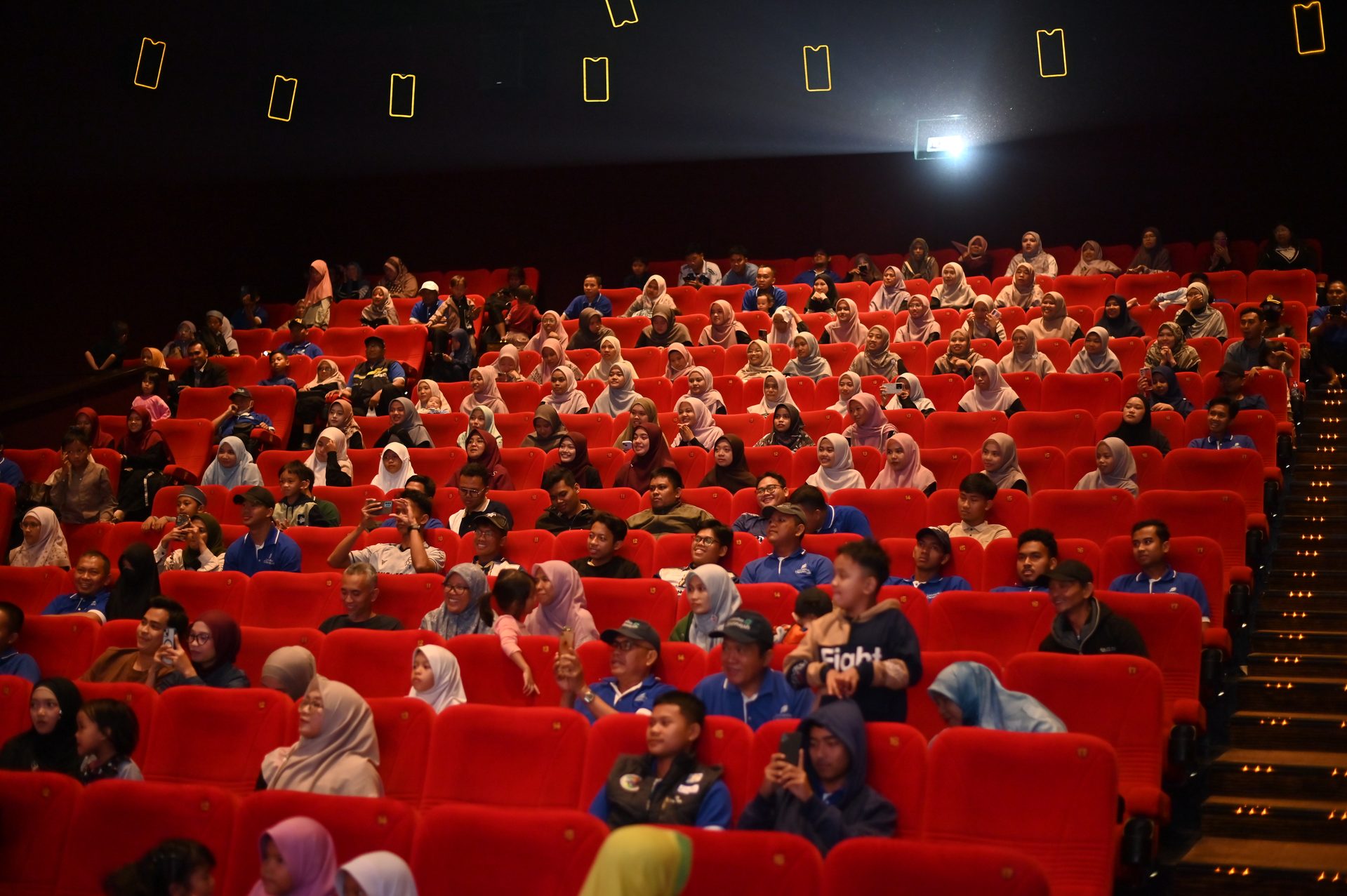 Ibadah & Cinta: Ketika Cinta Menemukan Jalan Pulang kepada Allah