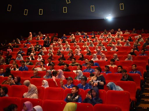 Ibadah & Cinta: Ketika Cinta Menemukan Jalan Pulang kepada Allah