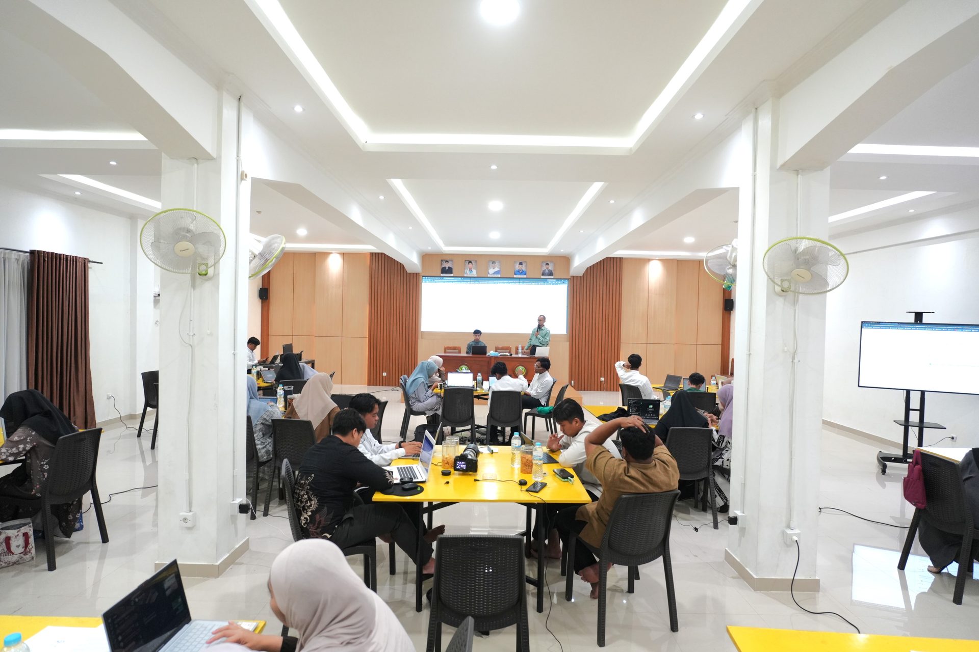 Password Lupa, Akun Nyangkut di Nomor Lama: Cerita di Balik Tugas Praktik Pelatihan Admin Darunnajah