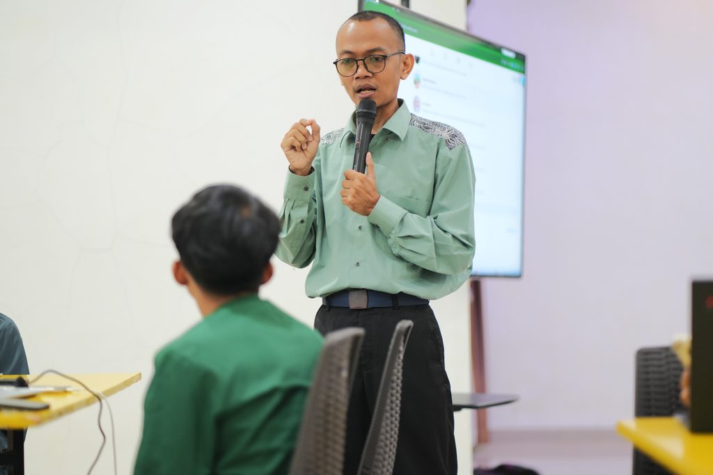 Password Lupa, Akun Nyangkut di Nomor Lama: Cerita di Balik Tugas Praktik Pelatihan Admin Darunnajah