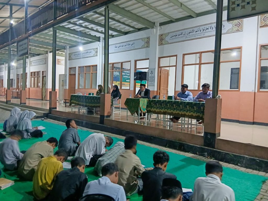 Kegiatan Santri: Menanamkan Nilai-Nilai Kesenian pada Pembukaan Latihan Folk Song ke-2 di Pondok Pesantren Dar Sulaimany Daru