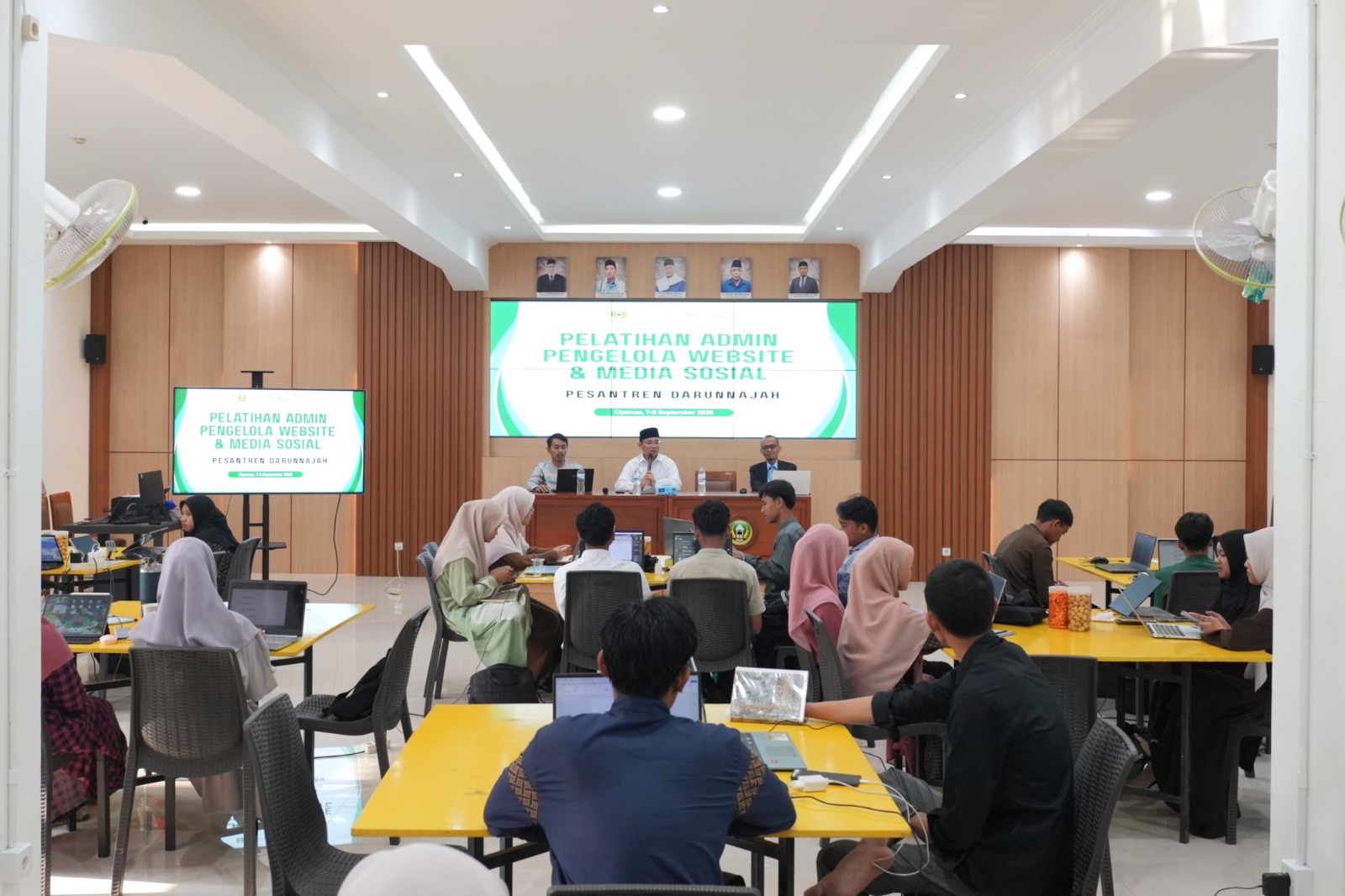 Suasana Pelatihan Admin Media Sosial dan Website Pesantren Darunnajah Pusat dan Cabang