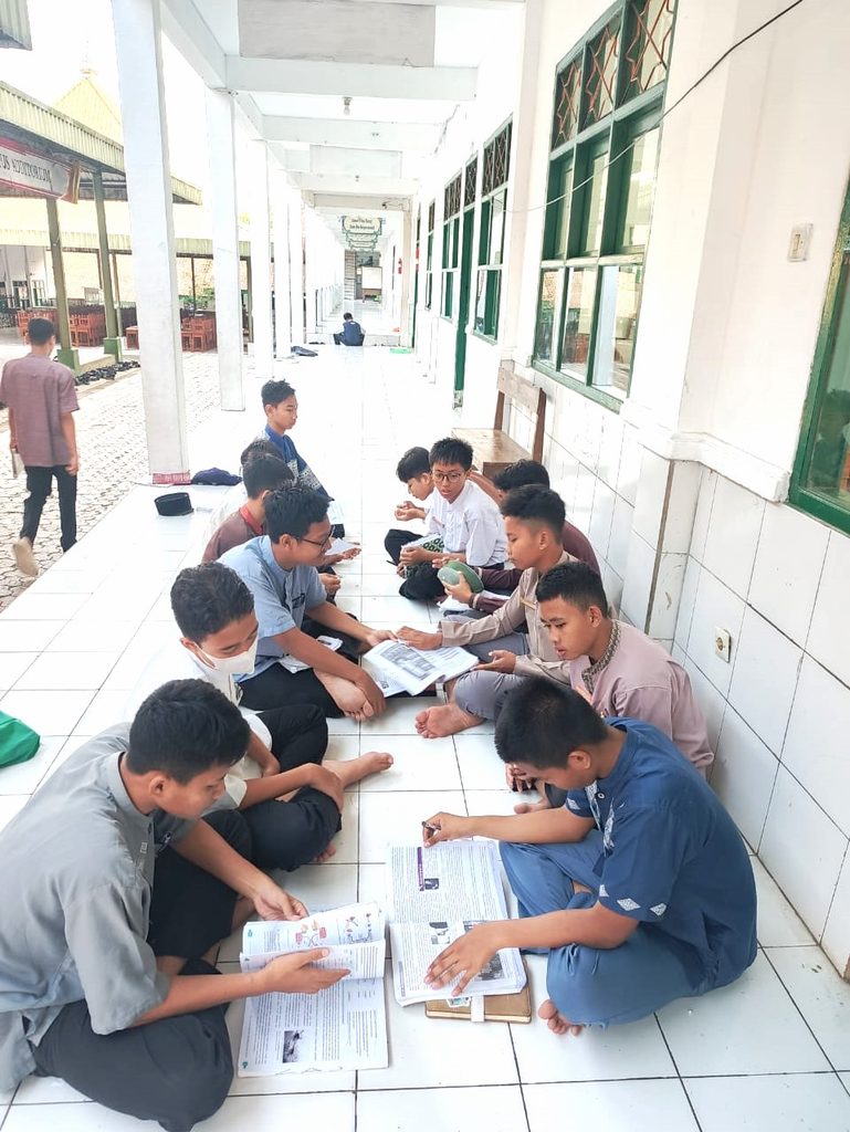 Perlombaan Olympiade Madrasah Indonesia (OMI) tingkat kabupaten Bogor Pesantren Darunnajah 2 cipining kirim utusan untuk meng