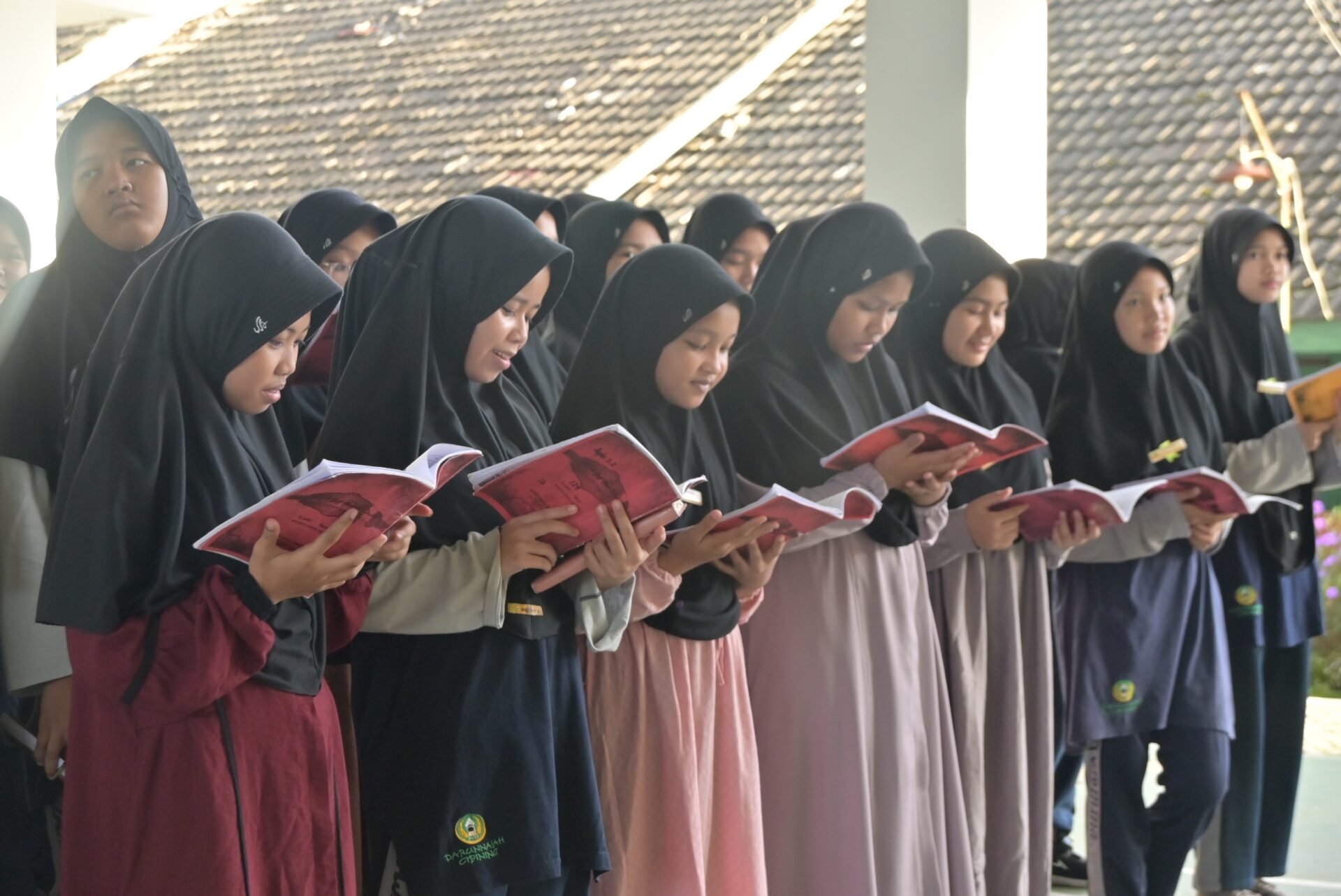 Penguasaan Bahasa Asing, Kunci Santriwati Memahami Agama dan Dunia