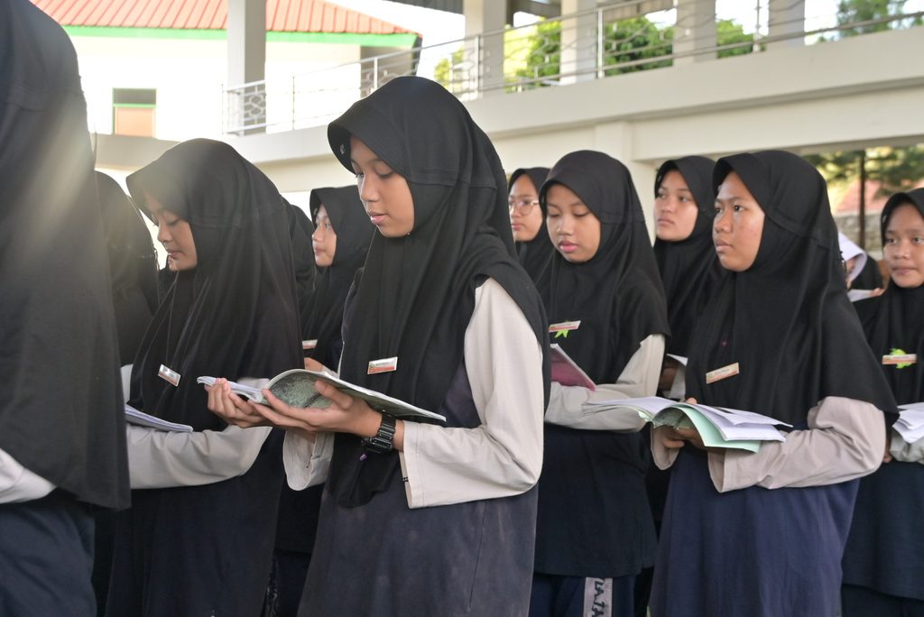 Penguasaan Bahasa Asing, Kunci Santriwati Memahami Agama dan Dunia