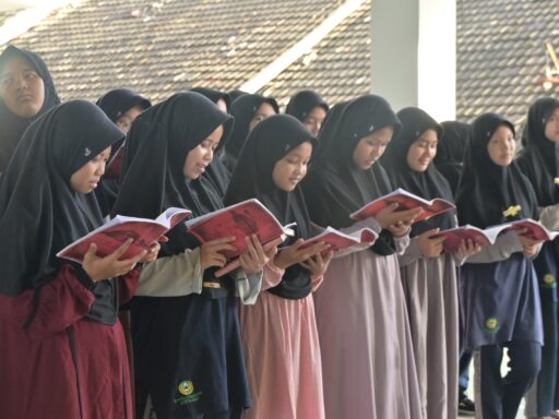 Penguasaan Bahasa Asing, Kunci Santriwati Memahami Agama dan Dunia
