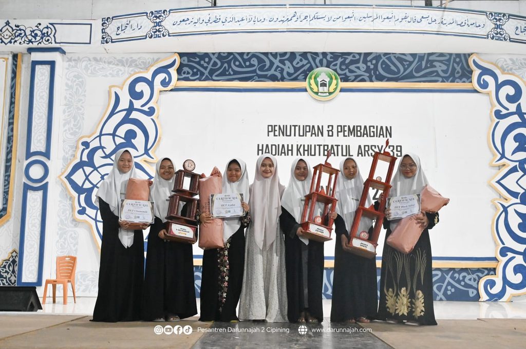 Penutupan Khutbatul Arsy dan Pembagian Hadiah: Akhir Manis Rangkaian Orientasi Tahun Ajaran Baru