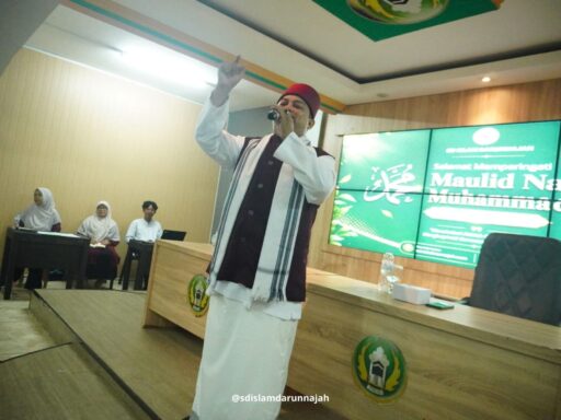 Semarak Maulid Nabi Muhammad SAW di SD Islam Darunnajah:Menghadirkan Tausiyah dan Pendongeng Inspiratif