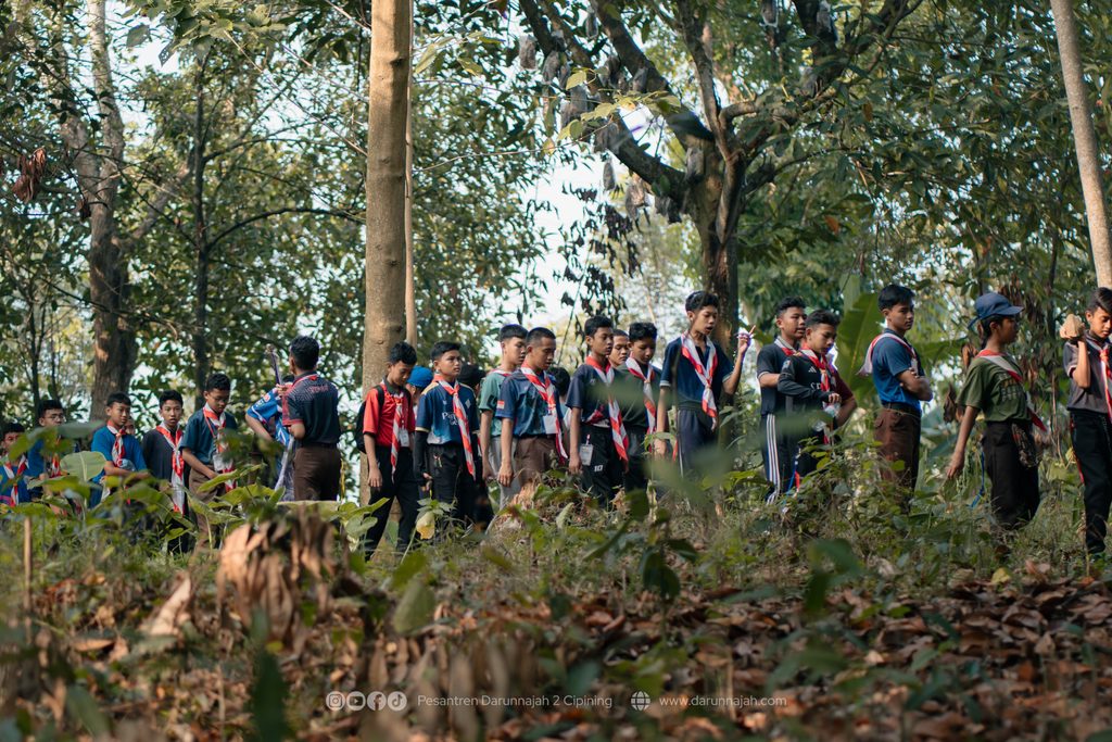 Wide Game PERKHUTSY, Santri Temukan Arti Kebersamaan