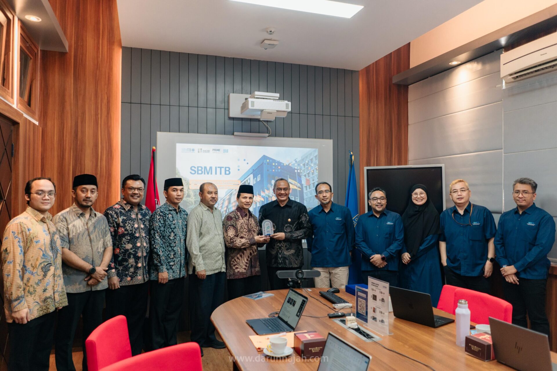 Darunnajah Membawa Pengalaman 84 Tahun ke Ruang Kelas Sekolah Bisnis dan Manajemen Institut Teknologi Bandung ITB