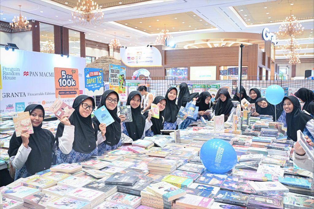 Dari Pesantren ke Senayan, 285 Santriwati Menjelajah Ribuan Buku Dunia