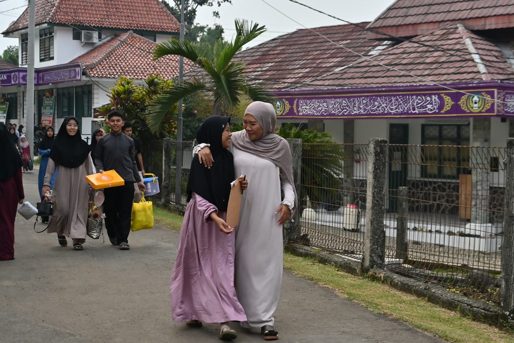Anak Rindu Rumah? Begini Cara Wali Santri Menguatkannya