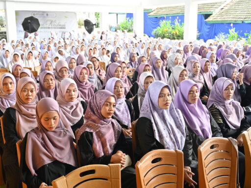 Dari Pesantren, Perempuan Hebat Menyusun Jejak Kiprahnya