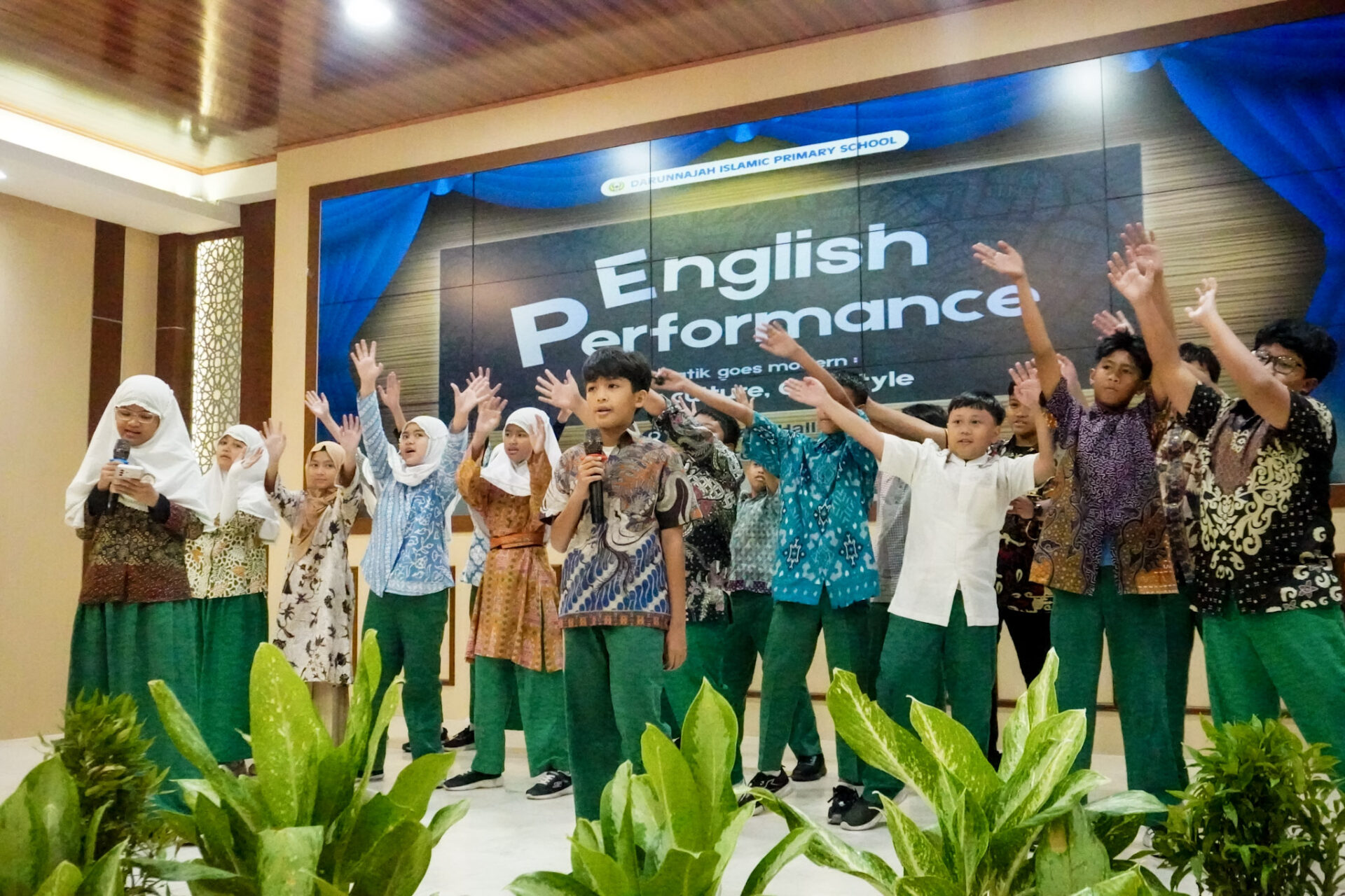 Angkat Tema "Batik Goes to Modern", SD Islam Darunnajah Gelar English Performance 2026