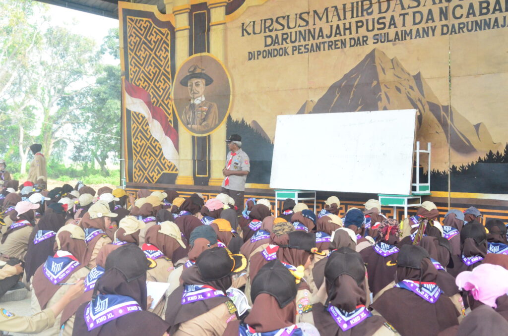 Dari Pesantren ke Perkemahan: Santi Kelas 5 TMI Ikuti KMD di Karawang