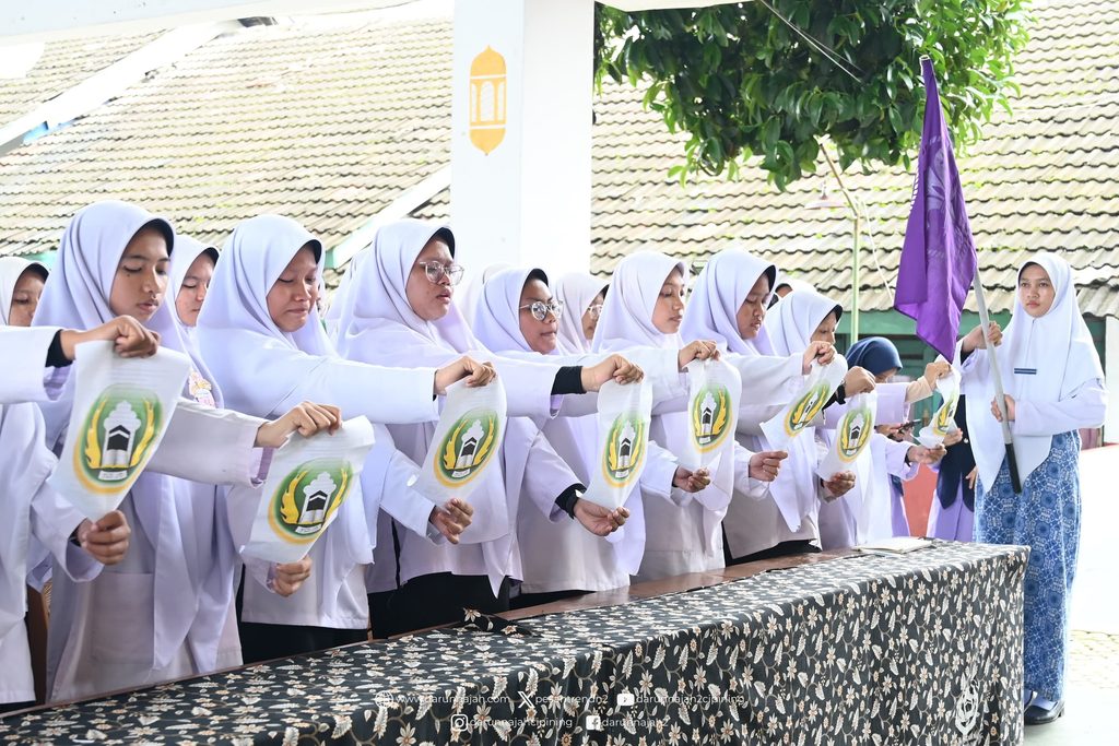 Setahun Memimpin dari Balik Seragam Santri: Apa yang Mereka Pelajari?