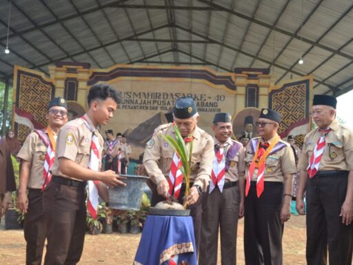Dari Pesantren ke Perkemahan: Santi Kelas 5 TMI Ikuti KMD di Karawang